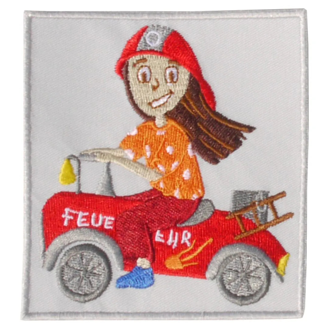 Bügelbild mit Kind auf Feuerwehr Bobbycar